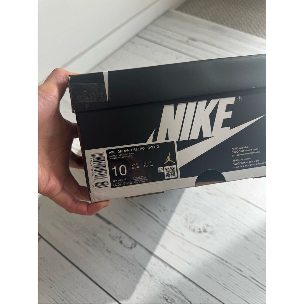 Air Jordan 1 Low OG - Wolf Grey and White - Picture 2 of 7